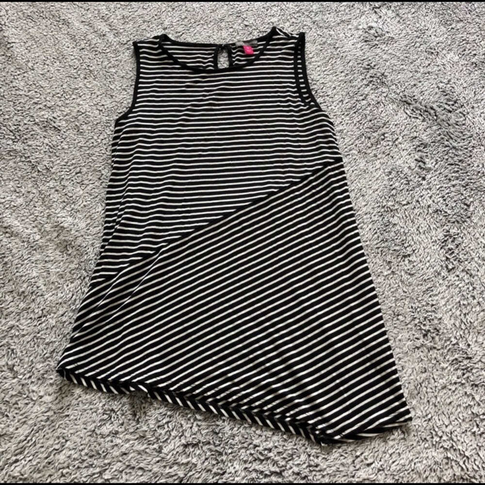 Vince camuto Black & white striped tank!